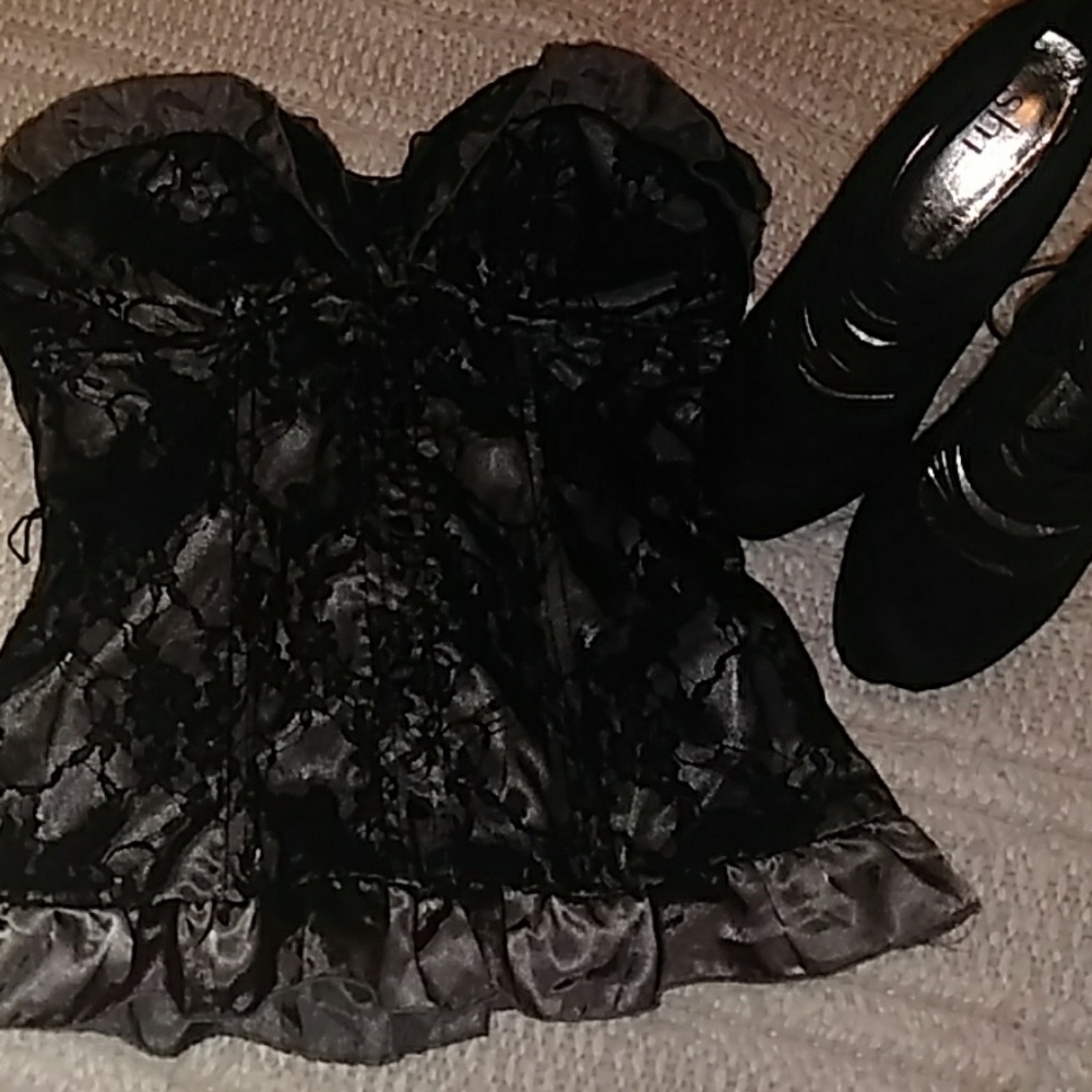Beautiful Black & Lavender Lace Bustier NWT